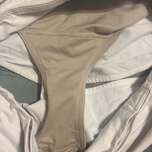 Lululemon shorts - Picture 3 of 4